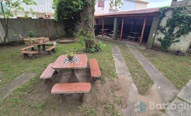 EXCELENTE DEPARTAMENTO CON AMPLIO JARDÍN Y COCHERA EN LA LUCILA