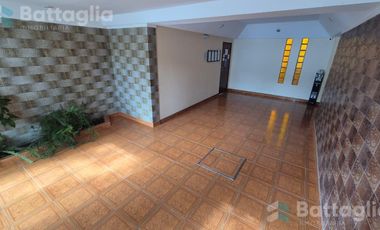 EXCELENTE DEPARTAMENTO CON AMPLIO JARDÍN Y COCHERA EN LA LUCILA