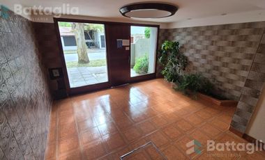 EXCELENTE DEPARTAMENTO CON AMPLIO JARDÍN Y COCHERA EN LA LUCILA