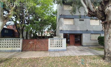 EXCELENTE DEPARTAMENTO CON AMPLIO JARDÍN Y COCHERA EN LA LUCILA