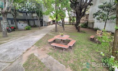 EXCELENTE DEPARTAMENTO CON AMPLIO JARDÍN Y COCHERA EN LA LUCILA