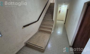 EXCELENTE DEPARTAMENTO CON AMPLIO JARDÍN Y COCHERA EN LA LUCILA