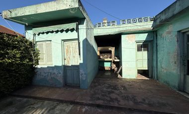 Casa 3 ambientes con cochera y patio  - Wilde