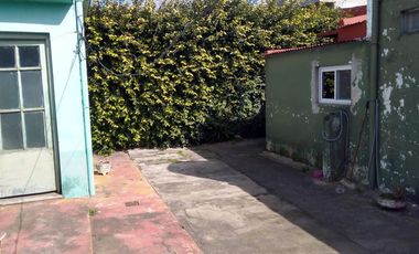 Casa 3 ambientes con cochera y patio  - Wilde