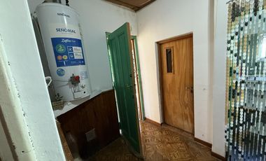 Casa 3 ambientes con cochera y patio  - Wilde
