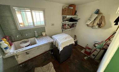 Casa 3 ambientes con cochera y patio  - Wilde