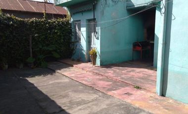 Casa 3 ambientes con cochera y patio  - Wilde