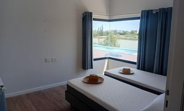 VENTA CASA 4 DORMITORIOS SALIDA A LA LAGUNA SAN SEBASTIAN PILAR OPORTUNIDAD DE INVERSION