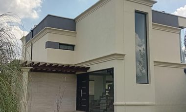 VENTA CASA 4 DORMITORIOS SALIDA A LA LAGUNA SAN SEBASTIAN PILAR OPORTUNIDAD DE INVERSION