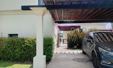 VENTA CASA 4 DORMITORIOS SALIDA A LA LAGUNA SAN SEBASTIAN PILAR OPORTUNIDAD DE INVERSION