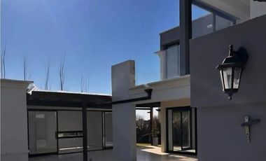 VENTA CASA 4 DORMITORIOS SALIDA A LA LAGUNA SAN SEBASTIAN PILAR OPORTUNIDAD DE INVERSION