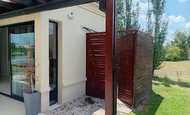 VENTA CASA 4 DORMITORIOS SALIDA A LA LAGUNA SAN SEBASTIAN PILAR OPORTUNIDAD DE INVERSION