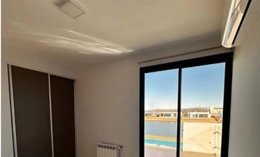 VENTA CASA 4 DORMITORIOS SALIDA A LA LAGUNA SAN SEBASTIAN PILAR OPORTUNIDAD DE INVERSION