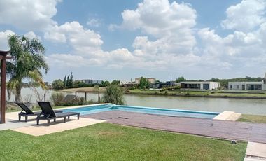 VENTA CASA 4 DORMITORIOS SALIDA A LA LAGUNA SAN SEBASTIAN PILAR OPORTUNIDAD DE INVERSION