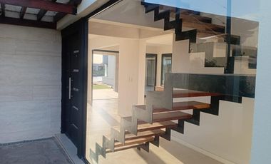 VENTA CASA 4 DORMITORIOS SALIDA A LA LAGUNA SAN SEBASTIAN PILAR OPORTUNIDAD DE INVERSION