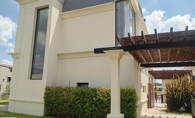 VENTA CASA 4 DORMITORIOS SALIDA A LA LAGUNA SAN SEBASTIAN PILAR OPORTUNIDAD DE INVERSION