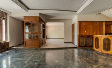 B° BOMBAL - CASA MULTIFUNCIONAL EN VENTA-4 Dormitorios-4 Baños - Ascensor- Piscina