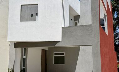 Casa en venta en Coatepec – Diseño vanguardista, habitación en PB y Roof garden