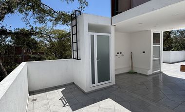 Casa en venta en Coatepec – Diseño vanguardista, habitación en PB y Roof garden