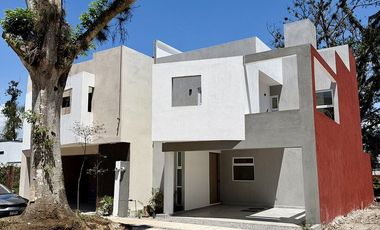 Casa en venta en Coatepec – Diseño vanguardista, habitación en PB y Roof garden