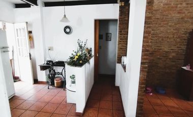 Venta - Casa en Planta Alta en Barrio Echesortu