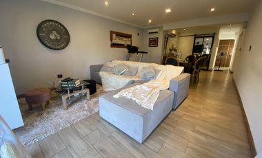 VENTA CASA DE CALIDAD 2 DORMITORIOS CON PILETA EN PUNTA CHACRA