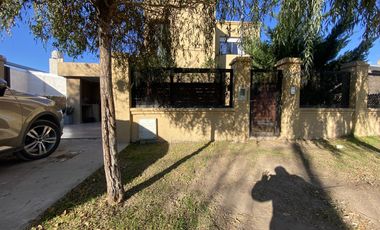 VENTA CASA DE CALIDAD 2 DORMITORIOS CON PILETA EN PUNTA CHACRA