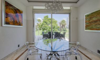 RESIDENCIA CON JARDIN EN VENTA EN BOSQUE REAL