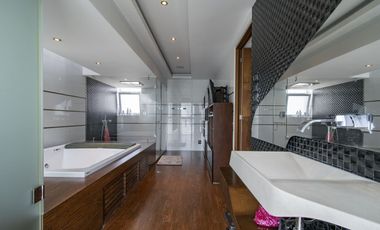 RESIDENCIA CON JARDIN EN VENTA EN BOSQUE REAL