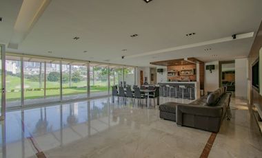 RESIDENCIA CON JARDIN EN VENTA EN BOSQUE REAL