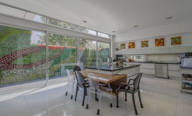 RESIDENCIA CON JARDIN EN VENTA EN BOSQUE REAL