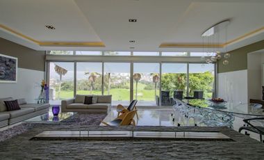 RESIDENCIA CON JARDIN EN VENTA EN BOSQUE REAL