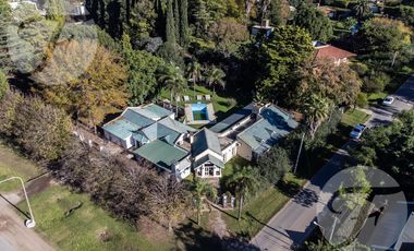 Hotel con vivienda en venta sobre lote propio en esquina, San Pedro – Inversión turística