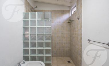 Hotel con vivienda en venta sobre lote propio en esquina, San Pedro – Inversión turística