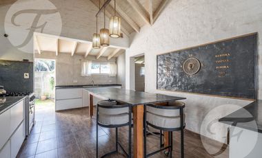 Hotel con vivienda en venta sobre lote propio en esquina, San Pedro – Inversión turística