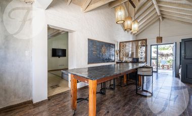 Hotel con vivienda en venta sobre lote propio en esquina, San Pedro – Inversión turística