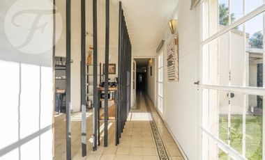 Hotel con vivienda en venta sobre lote propio en esquina, San Pedro – Inversión turística