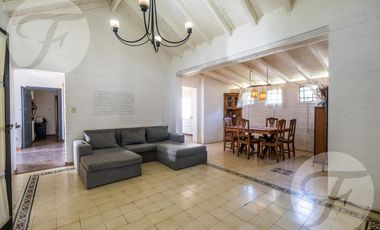 Hotel con vivienda en venta sobre lote propio en esquina, San Pedro – Inversión turística