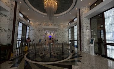 REVOLUTION F&F TOWER TORNILLO / MEZZANINE / TERRAZA / OFICINA 1122M