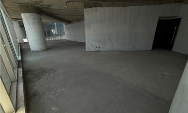REVOLUTION F&F TOWER TORNILLO / MEZZANINE / TERRAZA / OFICINA 1122M