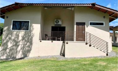 ALQUILER DE CASA EN ALGARROBOS RESIDENCIAL PRIVADO AMOBLADO
