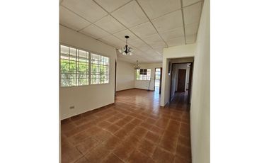 Venta/Alquiler de casa en Brisas de Guayacanes, Chitré