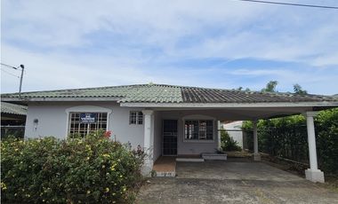 Venta/Alquiler de casa en Brisas de Guayacanes, Chitré