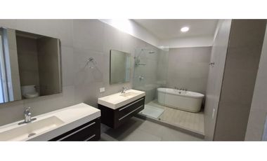 SE ALQUILA EN PH YACHT CLUB - AVENIDA BALBOA - AMOBLADO
