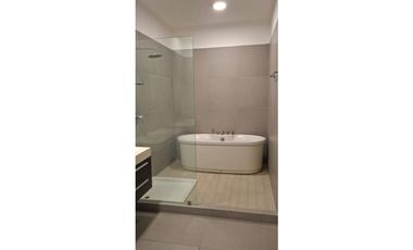 SE ALQUILA EN PH YACHT CLUB - AVENIDA BALBOA - AMOBLADO