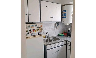 VENTA departamento ambiente y medio zona centro / Plaza Colon