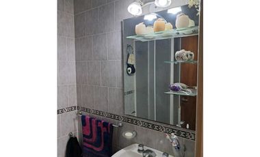 VENTA departamento ambiente y medio zona centro / Plaza Colon