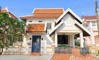 3 Bedroom House for rent at Sinthavee Park