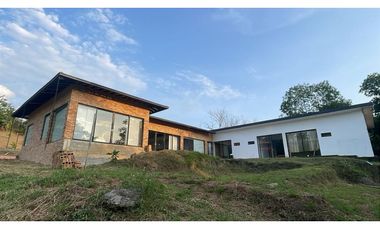 Casa campestre en condominio para la venta en Cerritos, Pereira!!!