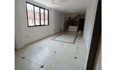 CASA EN VENTA PALMIRA CON LOCAL COMERCIAL 3 PISOS Y TERRAZA  TRINIDAD